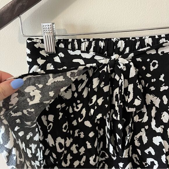 Lulu’s Yana Black and White Leopard Print Tie-Front Shorts - Picture 9 of 11